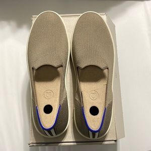 NIB Women’s Rothy’s Slip On Shoes Size 8 Latte